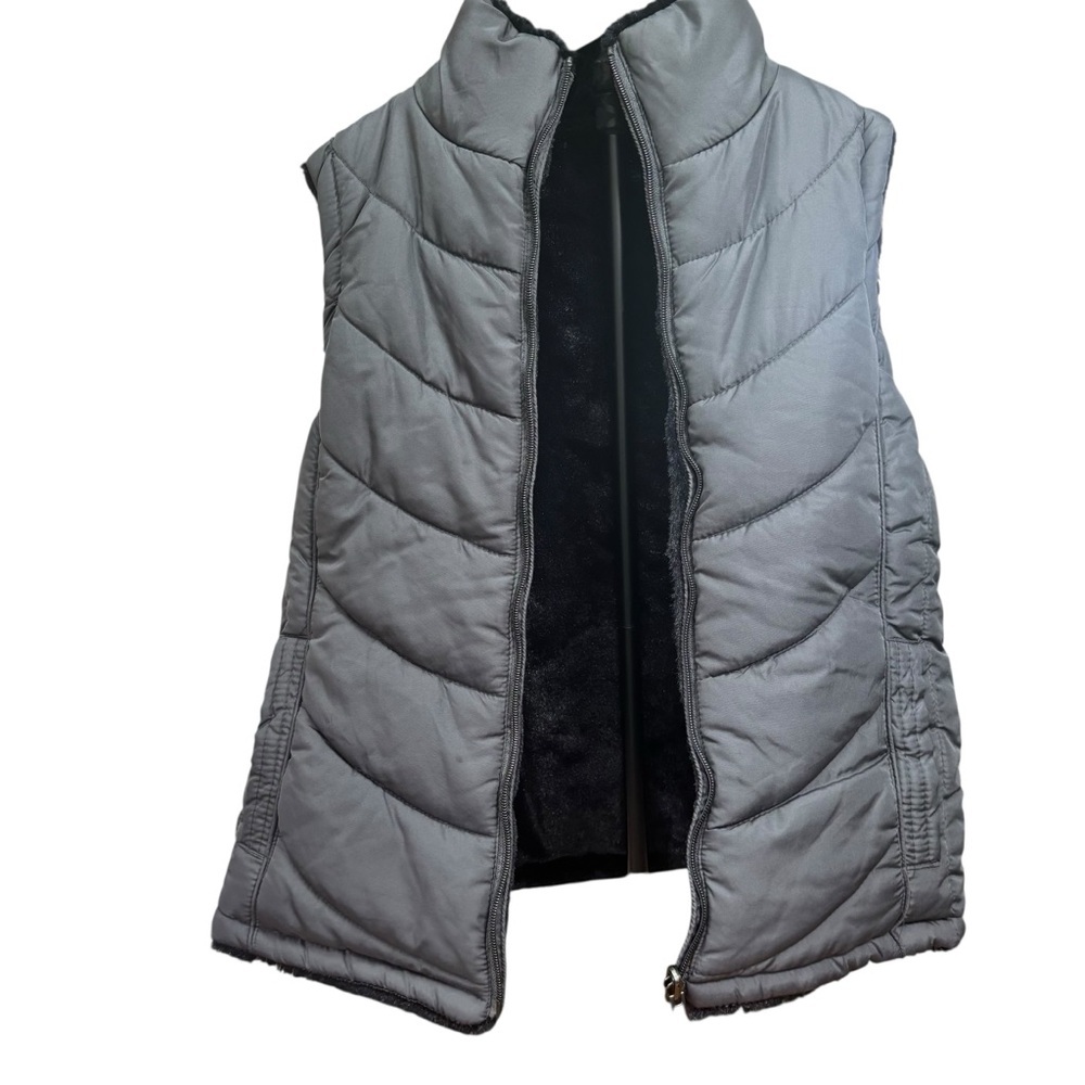 Faux Fur Cozy & Elegant Reversible Black & Grey Vest Women’s Size Small - Picture 3 of 5